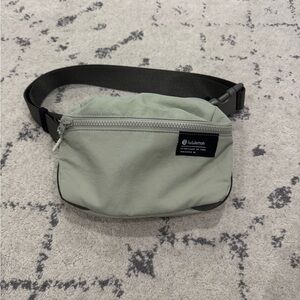 Lululemon Clean Lines Belt Bag 2L